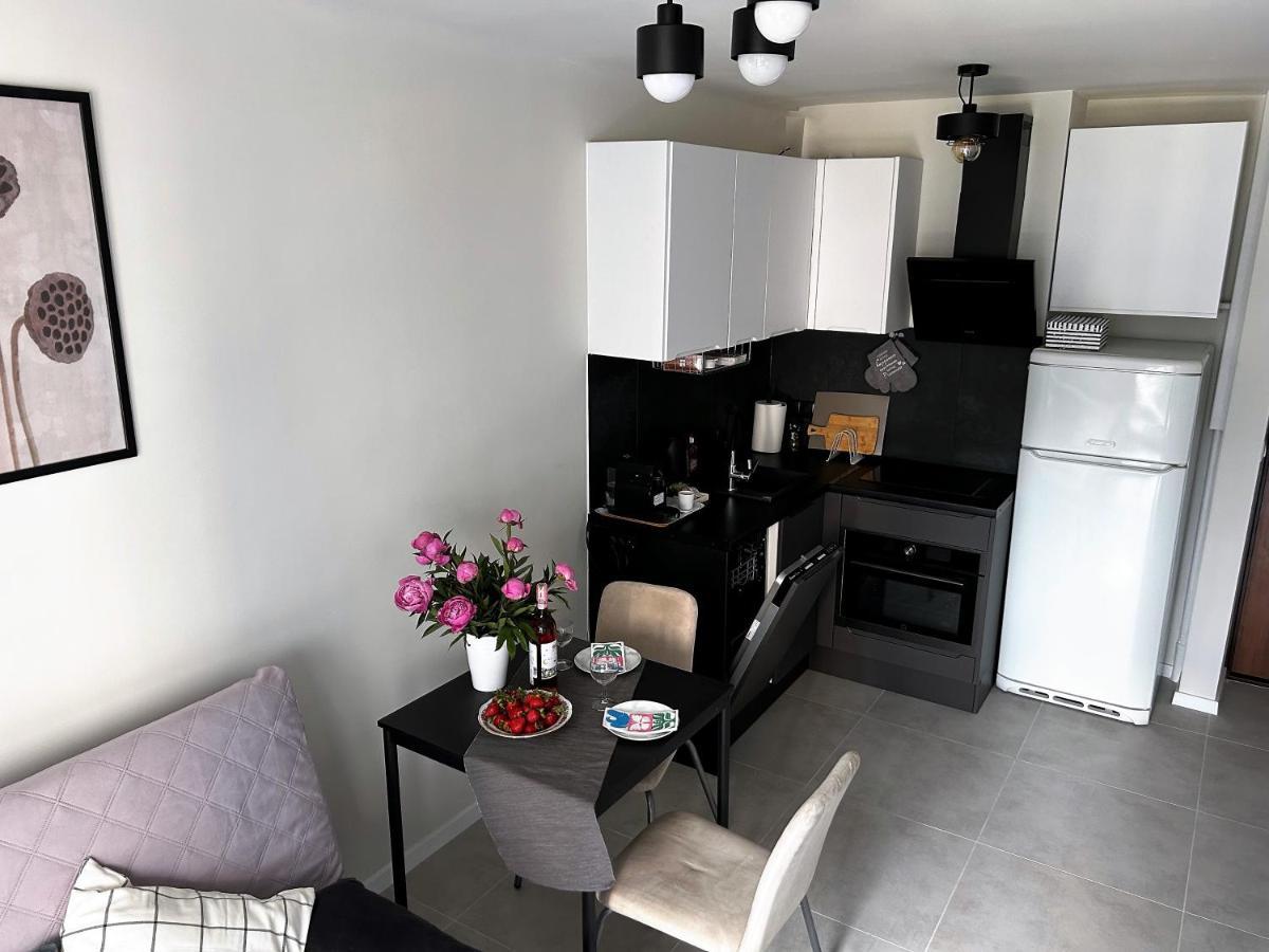 Sky Apartment Comfy Suite Pereca Varsó Kültér fotó
